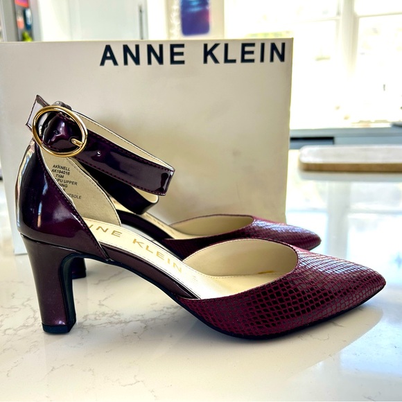 Anne Klein KNELL wine ankle strap pump - Picture 2 of 7
